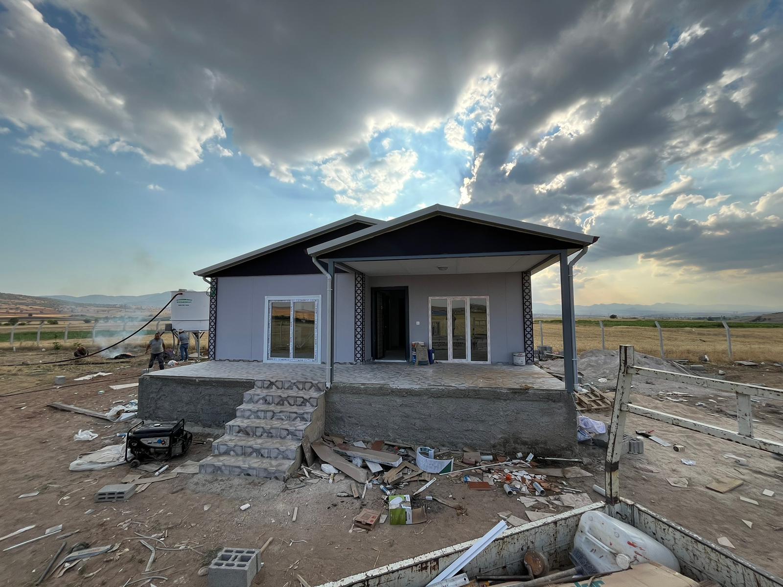 Polis Yusuf 75 m² prefabrik ev ön cephe görünümü